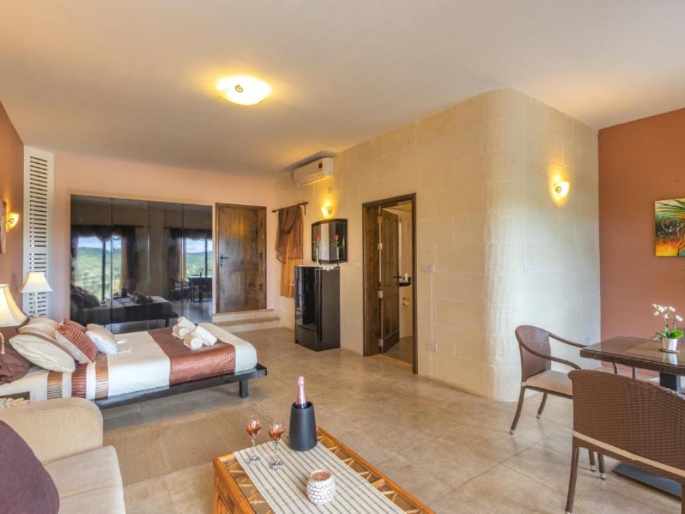 WhatsApp Image 2025-11-18 at 16.53.06 (1)