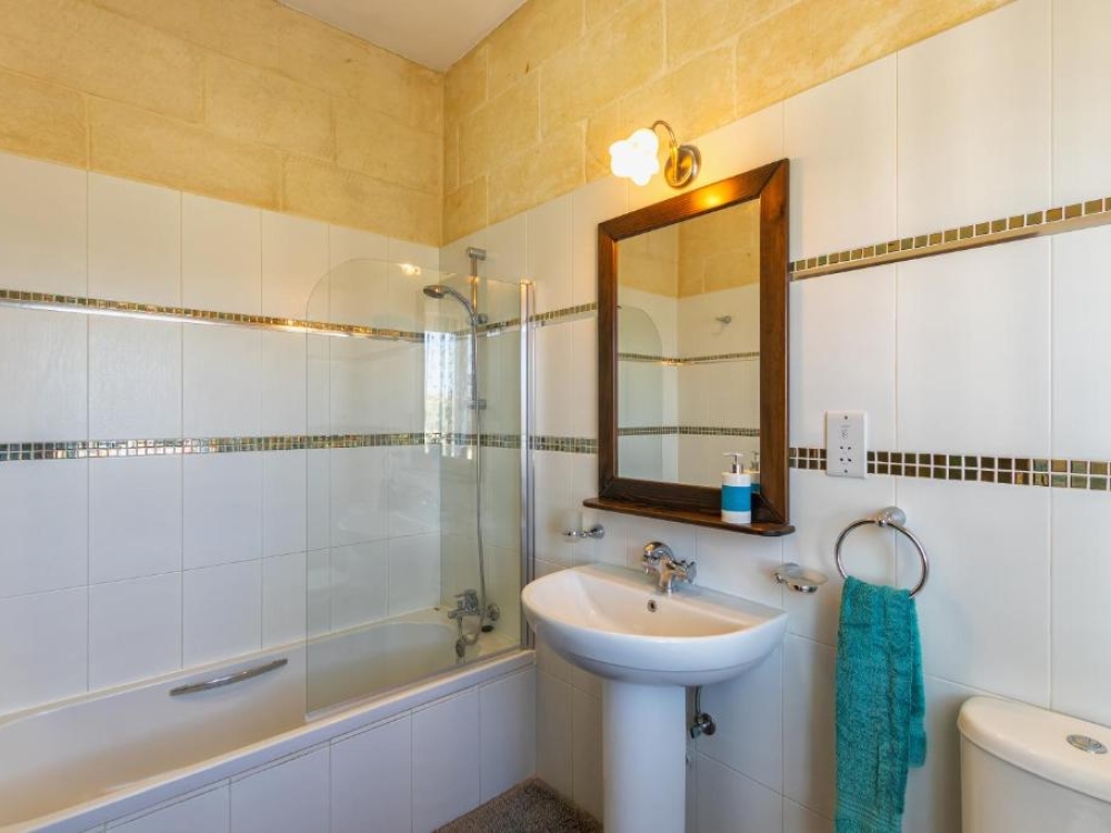 WhatsApp Image 2025-11-18 at 16.53.07 (1)