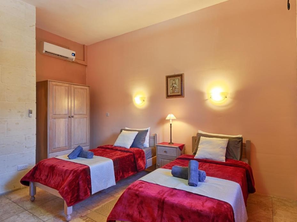 WhatsApp Image 2025-11-18 at 16.53.09 (1)