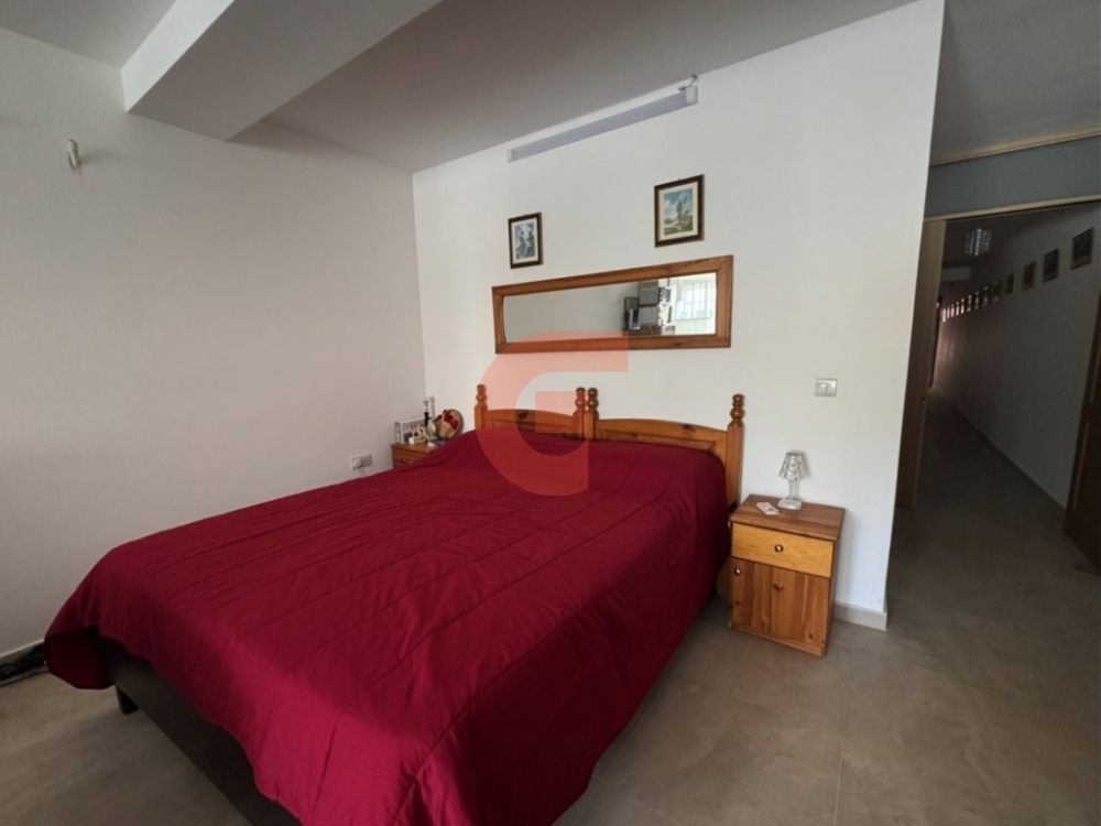 property_image_1 property_image_1